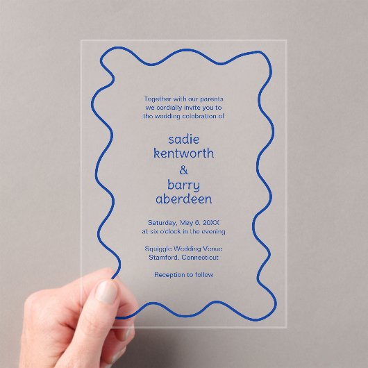 Einfache Cobalt Blue Squiggle Frame Moderne Hochze Acryleinladungen (Insitu (Handheld))