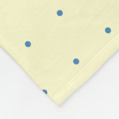 Einfache Creme und helles blaues Polka Dot Muster Fleecedecke (Ecke)