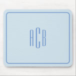 Einfache Drei-Buchstaben-blaue Monogramm-Grenze Mousepad<br><div class="desc">Eine helle und blaue Maisblume,  einfach drei Buchstaben Monogramm Design auf einer Schreibtischmatte. Ändern Sie Schriftart und Hintergrund,  wenn Sie hellere Farben bevorzugen. Erstellen Sie Ihr eigenes mit Monogramm Geschenk für ihn. Passen Sie den abgerundeten Rechteck an,  oder löschen Sie ihn,  wenn Sie es vorziehen.</div>