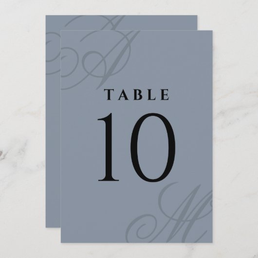 Einfache Dusty Blue Elegante Monogram-Tischnummern (Vorne/Hinten)