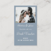 Einfache Dusty Blue Foto Wedk Drink Ticket Cards (Vorderseite)