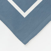 Einfache Dusty Blue Initial Monogram Fleecedecke (Ecke)
