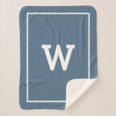 Einfache Dusty Blue Initial Monogram Sherpadecke (Vorderseite)