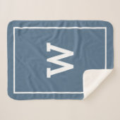 Einfache Dusty Blue Initial Monogram Sherpadecke (Vorderseite (Horizontal))
