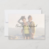 Einfache Elegant Burgundy Script Foto Wedding RSVP Karte (Rückseite)