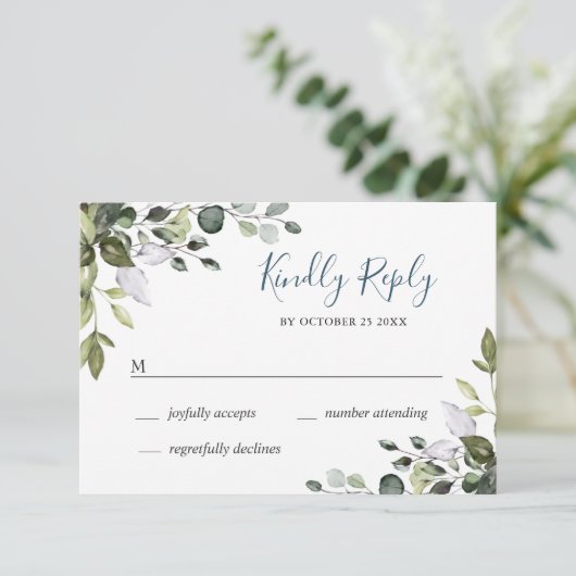 Einfache Elegant Eucalyptus Wedding RSVP Karte (Stehend Vorderseite)