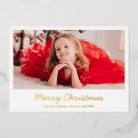 Einfache Elegant Gold Script Frohe Weihnachten Fot Folien Feiertagskarte<br><div class="desc">Moderne Weihnachtskarte im Foto mit einem einfachen und minimalistischen Layout. Unter Ihrem Foto ist der Gruß "Frohe Weihnachten" in einem eleganten Skript zusammen mit Ihren Namen in echter Goldfolie. Die Rückseite hat ein zweites Bild zusammen mit Ihrer personalisierten Nachricht in rot.</div>
