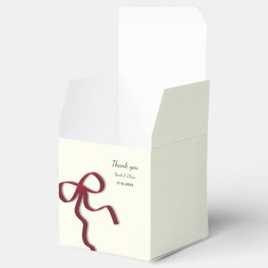 Einfache Elegant Minimalistisch Red Bow Classic Geschenkschachtel (Geöffnet)