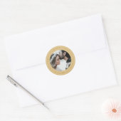 Einfache Elegant Save the Date Hochzeitsheiz-Foto  Runder Aufkleber (Umschlag)