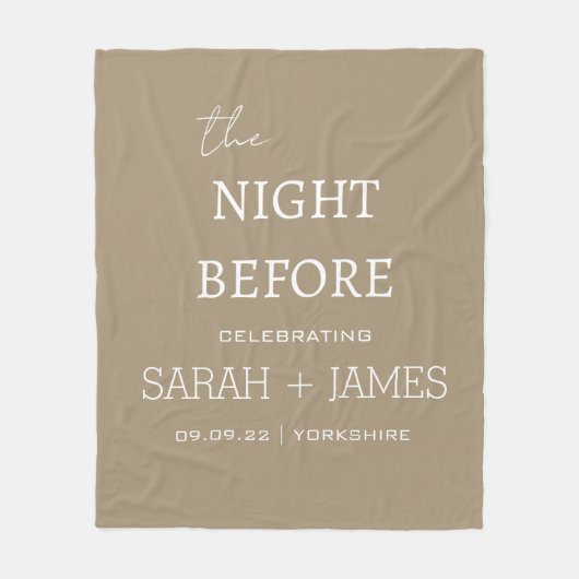 Einfache Elegant Taupe & White Name Datum Hochzeit Fleecedecke (Vorderseite)