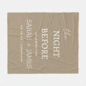 Einfache Elegant Taupe & White Name Datum Hochzeit Fleecedecke (Vorderseite (Horizontal))