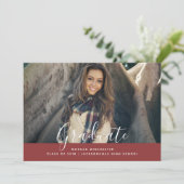 Einfache Elegante Abschluss Einladung | Burgund (Stehend Vorderseite)