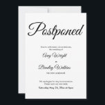 Einfache elegante Ankündigung vertagter Hochzeiten<br><div class="desc">Hier ist eine einfache Karte, um Ihre Gäste zu benachrichtigen, wenn es notwendig ist, um Ihr Hochzeitstag zu ändern. Verwenden Sie die Vorlagenfelder, um Ihre persönlichen Daten hinzuzufügen und dieses elegante, minimalistische Design zu Ihrem eigenen zu machen. Der weiße Hintergrund kann in eine beliebige Farbe geändert werden. Alle Schriftart und...</div>