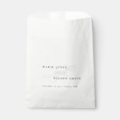 Einfache Elegante Chic Script Black & White Weddin Geschenktütchen (Vorderseite)
