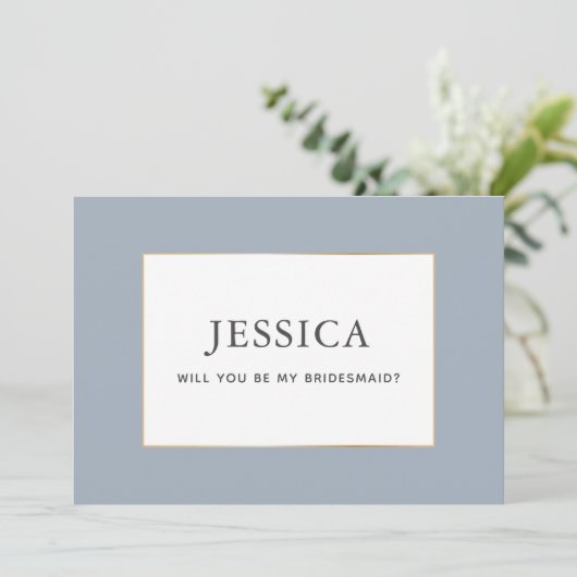 Einfache elegante Gold Dusty Blue Bridesmaid Card Save The Date (Stehend Vorderseite)