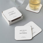 Einfache, elegante Hochzeit Rechteckiger Pappuntersetzer<br><div class="desc">Eleganter,  schlichter Schwarzweißpapier-Untersetzer mit schlichter Dekoration mit schicken und schicken Kalligraphie-Schriften.                       Einfach mit Ihren Daten personalisieren! Geeignet für feierliche Hochzeiten in schwarzer Krawatte.                 Bitte beachten Sie,  dass die Hintergrundfarbe an Ihre Hochzeitfarbe angepasst werden kann. Sie können es ändern,  nachdem Sie die Option PERSONALISIEREN ausgewählt haben.</div>