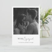 Einfache, elegante Minimalistische Foto-Engagement Einladung (Stehend Vorderseite)
