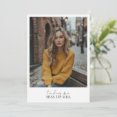 Einfache Elegante Miss an Mrs. Brautparty Foto Einladung (Stehend Vorderseite)
