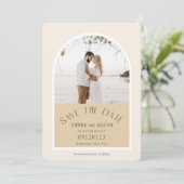 Einfache Elegante Moderne Erde Tones Beige Hochzei Save The Date (Stehend Vorderseite)