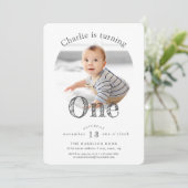 Einfache Elegante moderne erste Geburtstagsparty Einladung (Stehend Vorderseite)