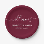 Einfache elegante moderne Script Burgundy Hochzeit Pappteller (Vorderseite)
