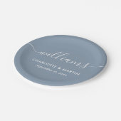 Einfache Elegante Moderne Script Dusty Blue Weddin Pappteller (Schrägansicht)