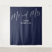 Einfache Elegante Mr. and Mrs Navy Foto Backdrop Wandteppich (Vorderseite)