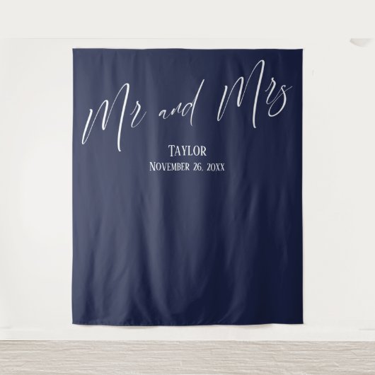 Einfache Elegante Mr. and Mrs Navy Foto Backdrop Wandteppich (Vorderseite)