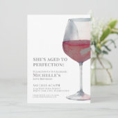 Einfache elegante rote Wein-Geburtstagsfeier Einladung (Stehend Vorderseite)