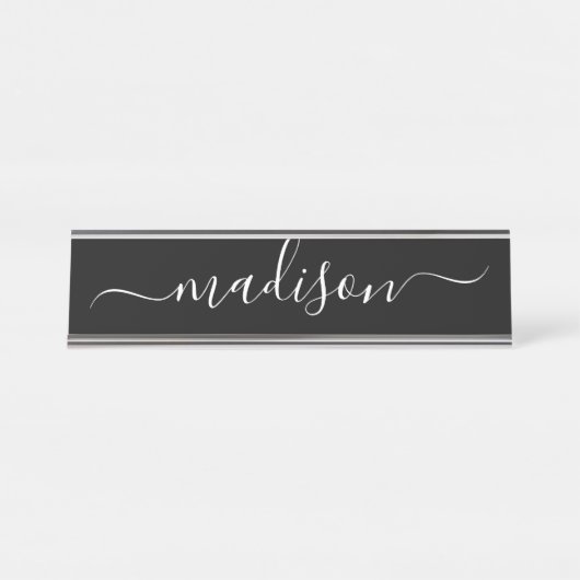 Einfache Elegante Schwarz-weiße Feminine Script Na Schreibtischnamensplakette (Vorderseite )