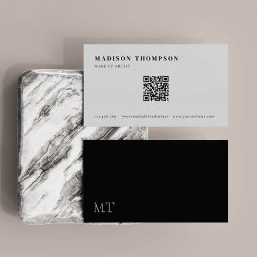 Einfache elegante schwarz-weiße Monogramm QR-Code Visitenkarte