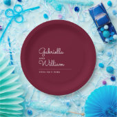 Einfache, elegante Script Burgundy Wedding Pappteller (Party)