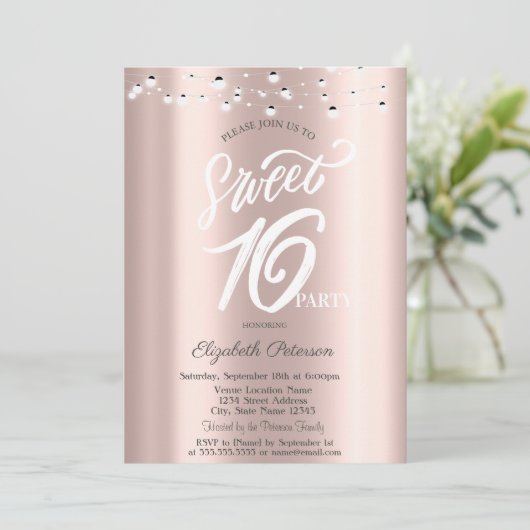 Einfache Elegante String Lights Rose Gold Sweet 16 Einladung (Stehend Vorderseite)