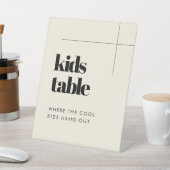 Einfache elegante und schicke Hochzeit Kindertisch Sockelschild (In SItu)