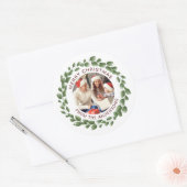 Einfache Elegante Wreath Weihnachts-Foto Familienn Runder Aufkleber (Umschlag)