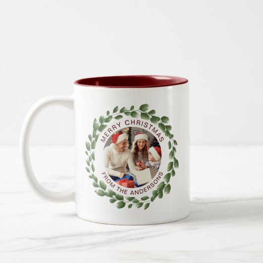 Einfache Elegante Wreath Weihnachts-Foto Familienn Zweifarbige Tasse (Links)