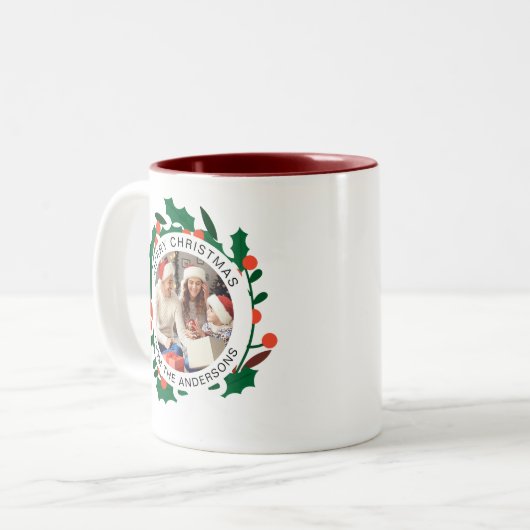 Einfache Elegante Wreath Weihnachts-Foto Familienn Zweifarbige Tasse (Vorderseite Links)