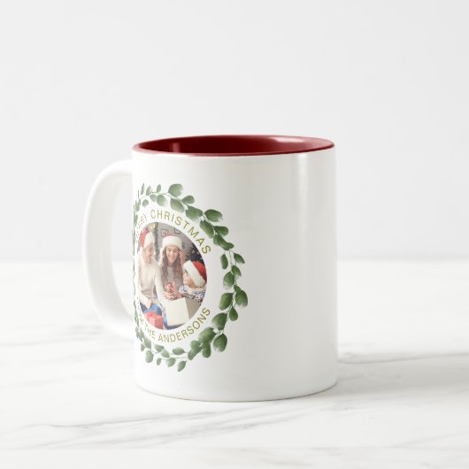 Einfache Elegante Wreath Weihnachts-Foto Familienn Zweifarbige Tasse (Vorderseite Links)