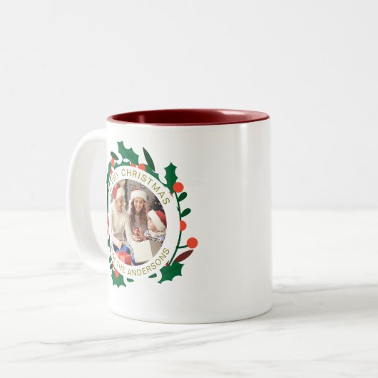 Einfache Elegante Wreath Weihnachts-Foto Familienn Zweifarbige Tasse (Vorderseite Links)