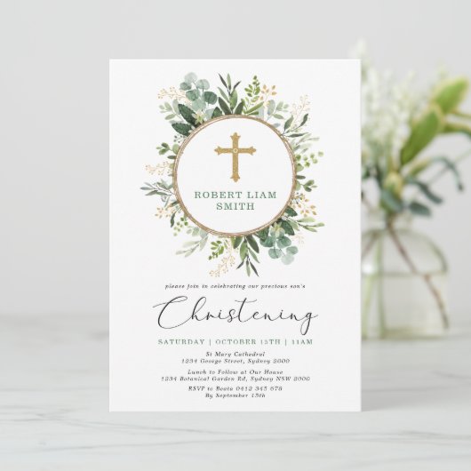 Einfache Eukalyptus Grüne Gold Cross Christening Einladung (Stehend Vorderseite)