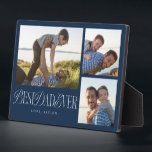 Einfache Foto Collage Bester Vater je Navy Blue Fotoplatte<br><div class="desc">Einfache und einzigartige Foto-Sake-Plakette mit 3 Fotos von Ihnen,  darunter ein Typografie-Text,  der mit Skript und Serif-Text vermischt ist und "Bester Papa je" sagt. Die Hintergrundfarbe ist marineblau.</div>