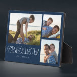 Einfache Foto Collage Bester Vater je Navy Blue Fotoplatte<br><div class="desc">Einfache und einzigartige Foto-Sake-Plakette mit 3 Fotos von Ihnen,  darunter ein Typografie-Text,  der mit Skript und Serif-Text vermischt ist und "Bester Papa je" sagt. Die Hintergrundfarbe ist marineblau.</div>