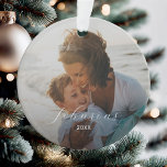 Einfache Foto-Familie Eleganter Skriptname und Jah Ornament<br><div class="desc">Einfache Foto-Familie Eleganter Skriptname und Jahr Weihnachtsschmuck</div>