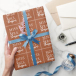 Einfache Frau Terracotta Brautparty Geschenkpapier<br><div class="desc">Entworfen,  um unsere rustikale botanische Sammlung zu ergänzen. Überraschen Sie die zukünftige Braut mit einem individuellen Verpackungspapier. Das Design verfügt über ein einfaches Design mit einem Header,  der ausliest,  mrrs durch zwei Quadrate umschlossen.</div>