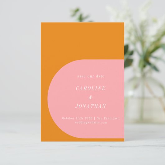 Einfache geometrische Rosa und orangefarbene Typog Save The Date (Stehend Vorderseite)