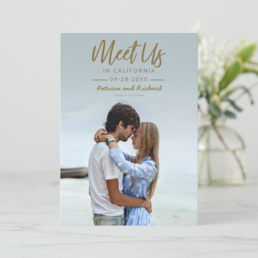Einfache Goldschrift trifft uns in Save the Date F Einladung (Stehend Vorderseite)