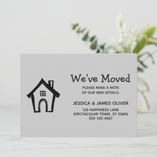 Einfache graue "We ve Moved" Karte mit Kleinem Hau (Stehend Vorderseite)