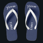 Einfache Groom Navy Blue Wedding Party Flip Flops Badesandalen<br><div class="desc">Einfache Groom marineblaue Hochzeitsfeier Flip Flops mit breiten Gurten und anpassbarem Text - Sie können Groom den Namen hinzufügen</div>