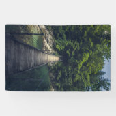 Einfache Hängebrücke über den Fluss Idrijca, Slove Banner (Horizontal)