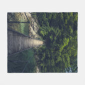 Einfache Hängebrücke über den Fluss Idrijca, Slove Fleecedecke (Vorderseite (Horizontal))